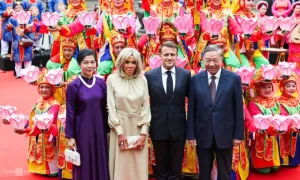 Tổng Bí thư Tô Lâm và Tổng thống Pháp Macron thăm Văn Miếu Tổng Bí thư Tô Lâm và Tổng thống Pháp Macron thăm Văn Miếu