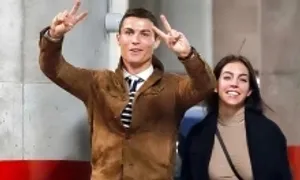 Tình yêu với Cristiano Ronaldo biến đổi cuộc đời cô gái nghèo Tình yêu với Cristiano Ronaldo biến đổi cuộc đời cô gái nghèo