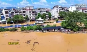 Loạt địa phương ở miền nam Trung Quốc chìm trong nước lũ Loạt địa phương ở miền nam Trung Quốc chìm trong nước lũ