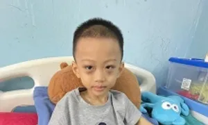 Cậu bé 4 tuổi chiến thắng ung thư di căn